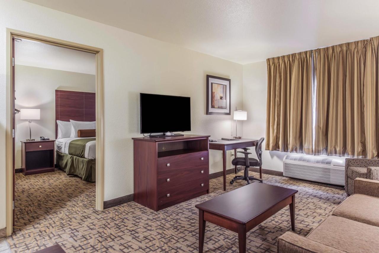 Cobblestone Hotel & Suites - Hutchinson Εξωτερικό φωτογραφία