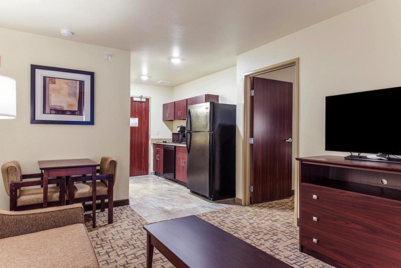 Cobblestone Hotel & Suites - Hutchinson Εξωτερικό φωτογραφία