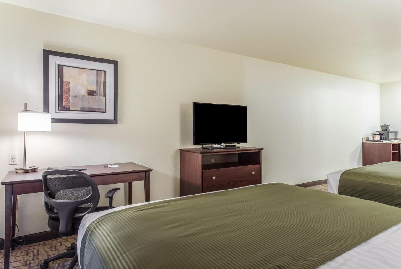 Cobblestone Hotel & Suites - Hutchinson Εξωτερικό φωτογραφία