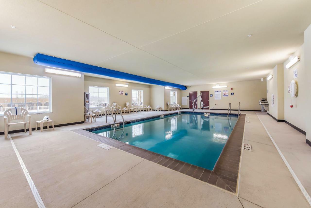 Cobblestone Hotel & Suites - Hutchinson Εξωτερικό φωτογραφία