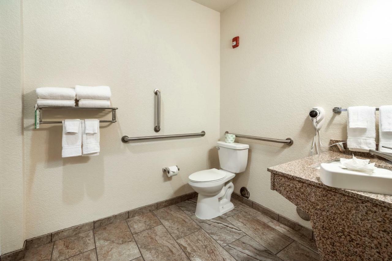 Cobblestone Hotel & Suites - Hutchinson Εξωτερικό φωτογραφία
